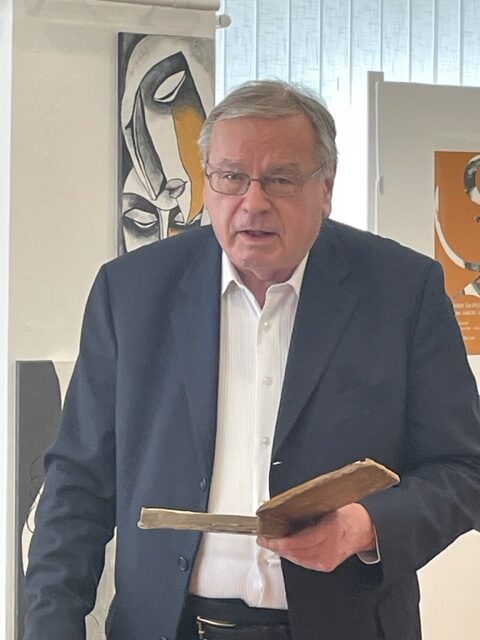 Lőrincze Péter ajándéka az adai könyvtárnak
