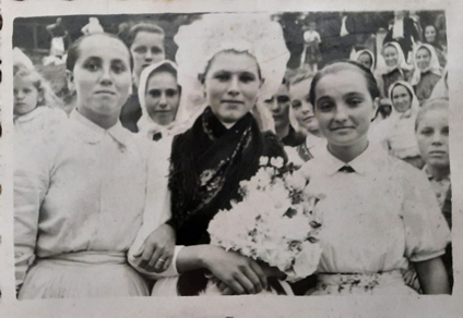 Szőlősi Bernadett-Katalin: Mentü hamarébb esküdtek…